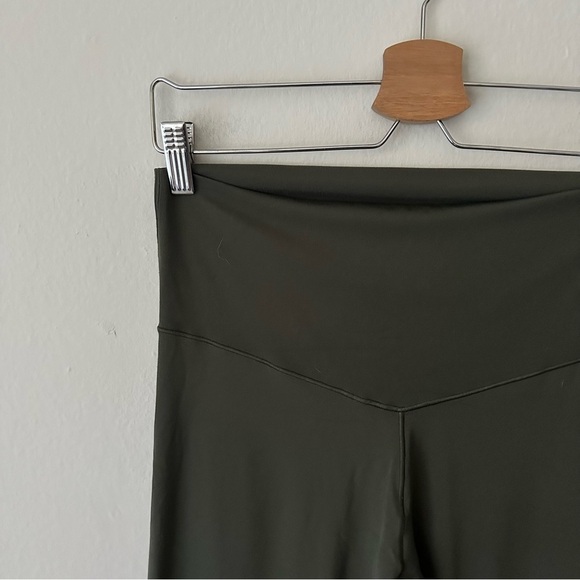 Aerie Offline Leggings in Olive Green Large - Picture 3 of 8